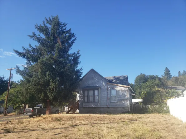 1308 NW F St, Grants Pass, OR 97526
