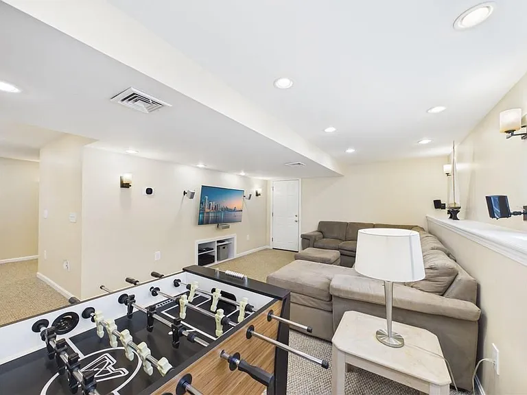 23 Beechwood Hollow St — Photo 40