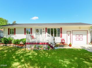 2504 11th Ave S, Grand Forks, ND 58201