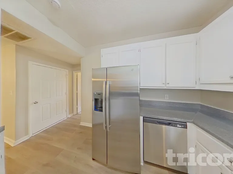 909 Dogwood Ln — Photo 6