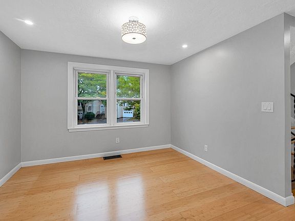 3rd image of 1541 Middlesex St APT 28