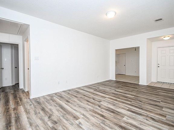 4th image of 1651 Thornhollow Dr