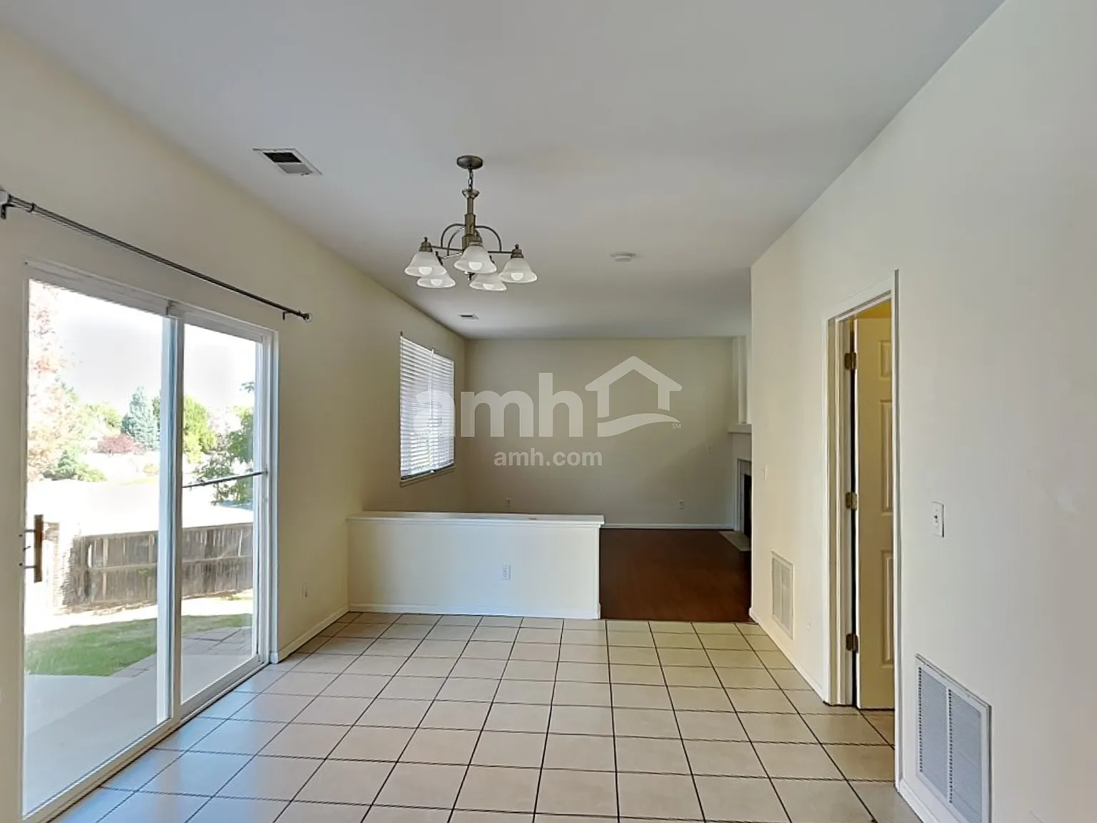 3 bed, 2.5 bath, 1927 sqft, $2,985 — Photo 4