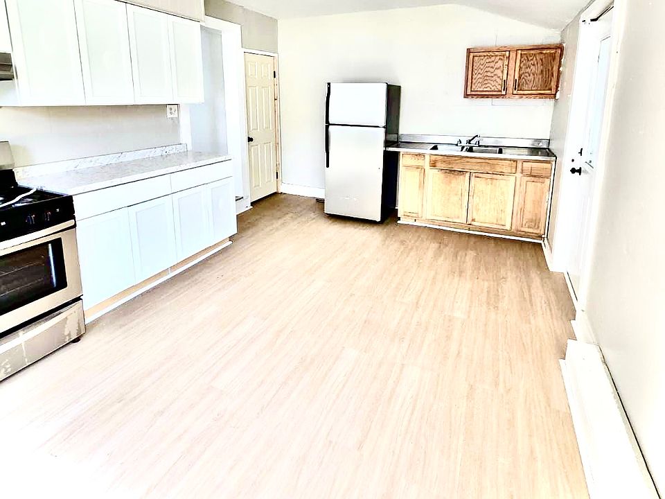 1st image of 221 N Pearl St