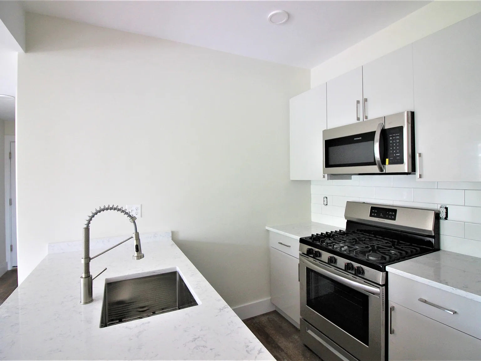 3 bed, 1050 sqft, $1,150 — Photo 2