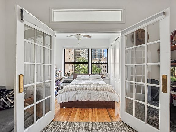 3rd image of 304 E 73rd St APT 4A
