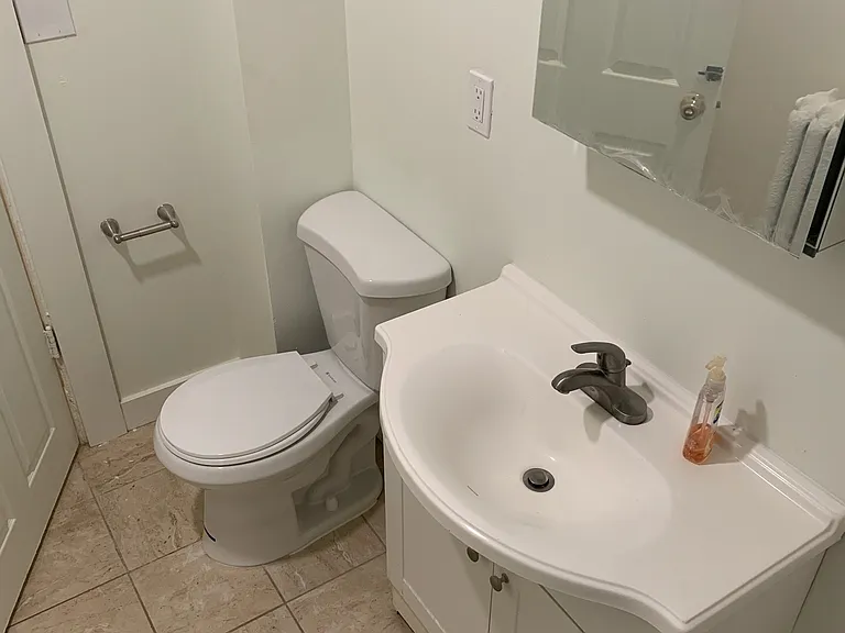 32 Edgerly Rd E — Photo 4