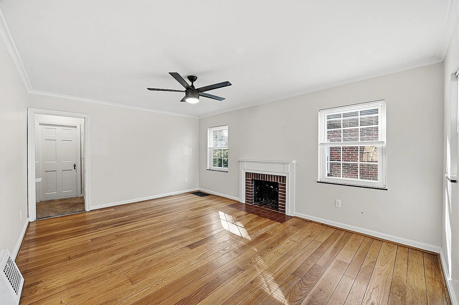 2 bed, 1128 sqft, $1,950 — Photo 4
