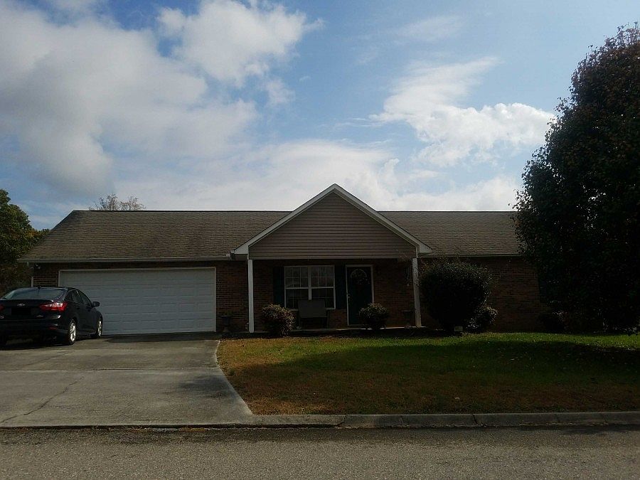 1st image of 800 Carter View Ln