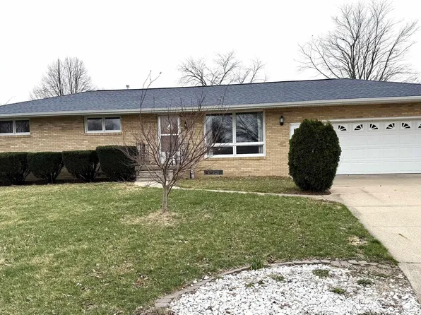 60 Magrabl Dr, Canton, IL 61520