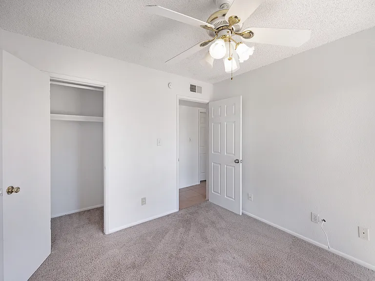 1826 W Behrend Dr — Photo 14