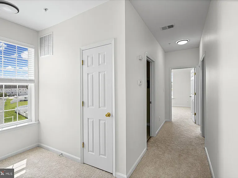 1670 Mohegan Dr #B — Photo 20