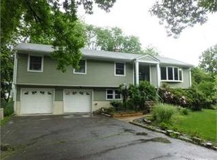 19 Edith Ct, Wayne, NJ 07470