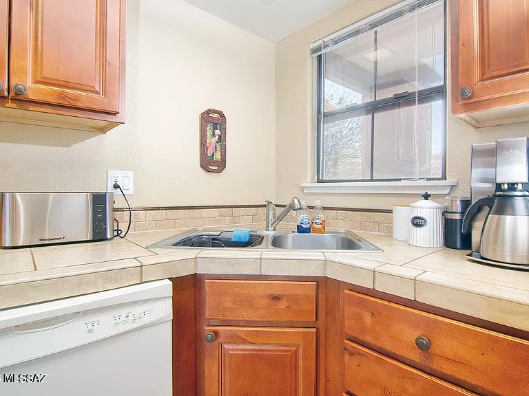 6651 N Campbell Ave #210 — Photo 9