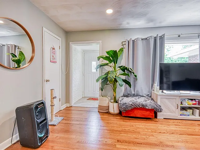 1205 Westlawn Dr — Photo 3