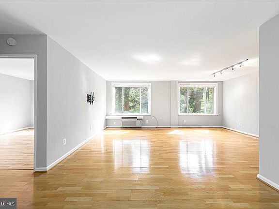 3rd image of 1730 Arlington Blvd APT 306