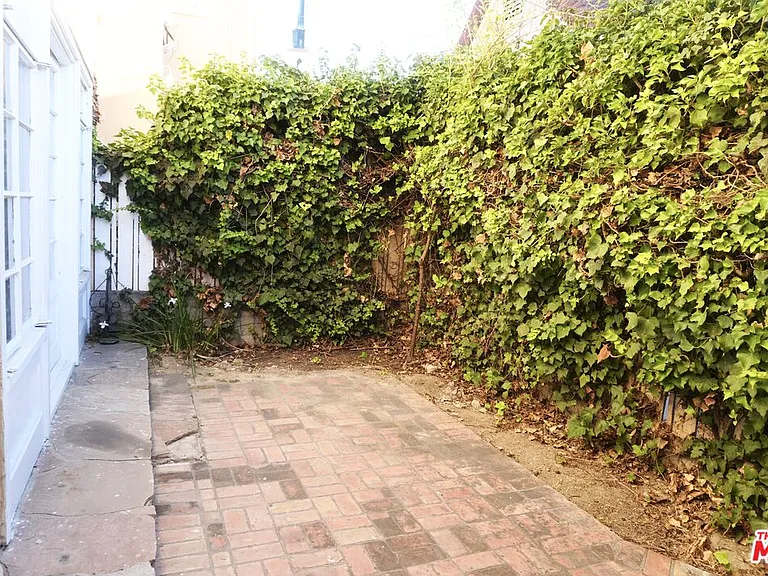951 Masselin Ave — Photo 21