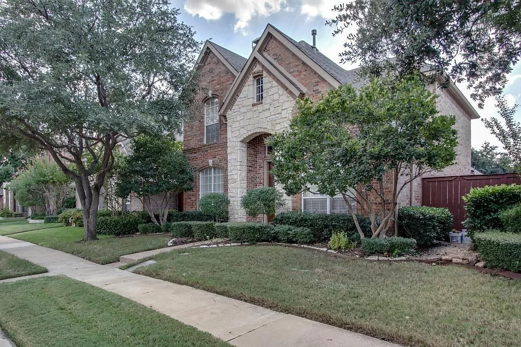 3 bed, 2.5 bath, 2252 sqft, $2,995 — Photo 1
