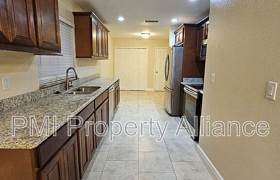 4th image of 703 Sunbury Ct