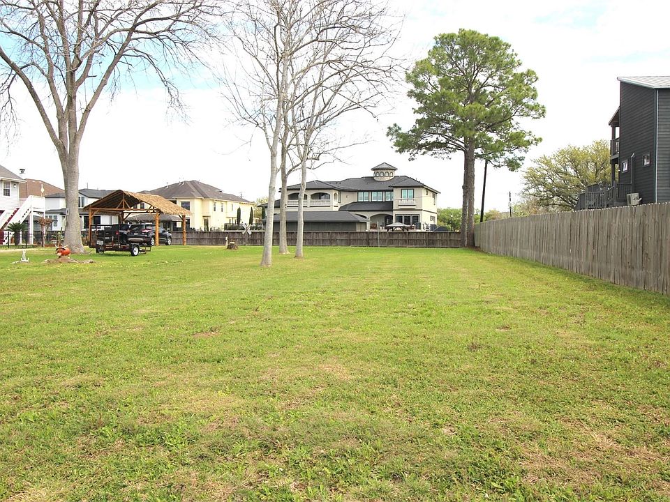 1st image of 413 Lakeside Dr