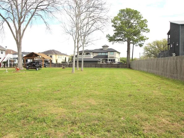 413 Lakeside Dr, League City, TX 77565