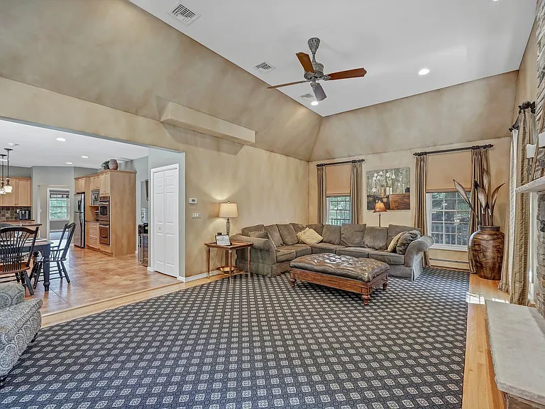 24 Charnwood Dr — Photo 8