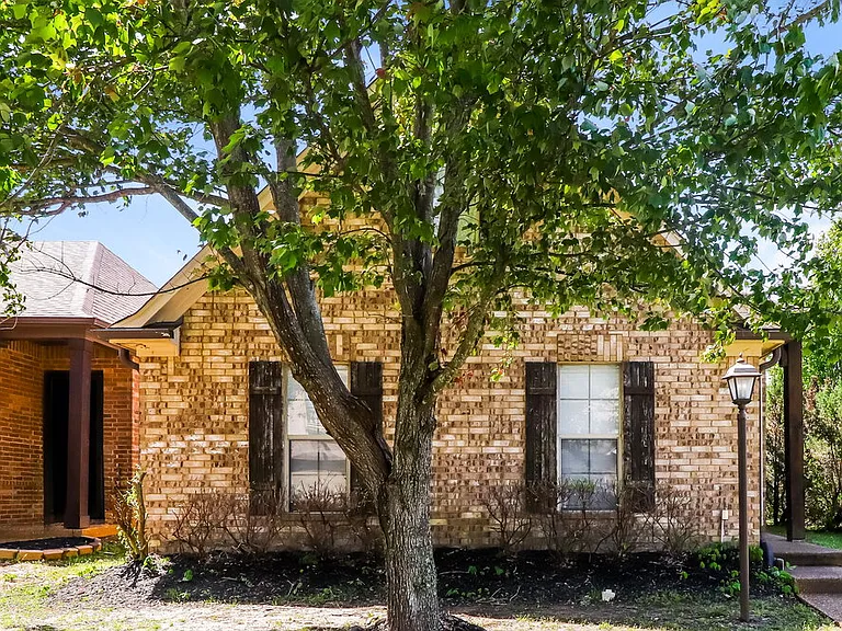 6885 Lagrange Grove Dr — Photo 1