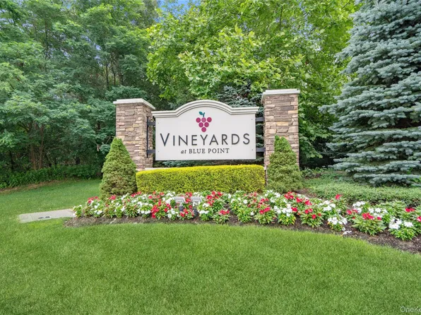 37 Halley Drive #17, Blue Point, NY 11772
