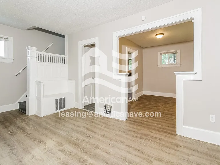 1416435_003_wm_-_living_room_13140646.jpg