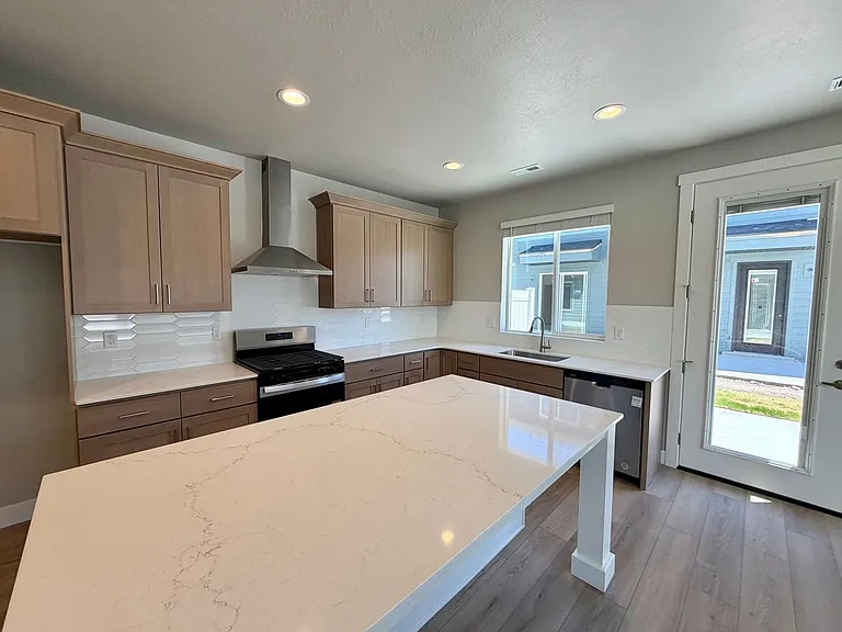2721 W 2775 N #141 — Photo 6