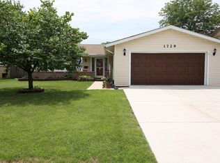 1729 W Willow Ln, Mount Prospect, IL 60056