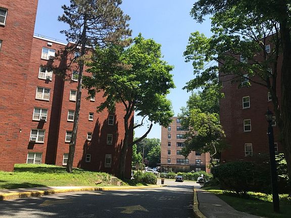 3rd image of 2340 Linwood Ave #5D-405D