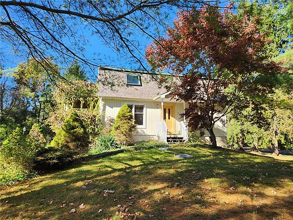 2nd image of 16 Brookhaven Dr