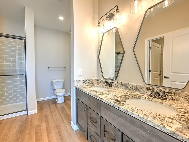 Fairmont Apartments — Photo 7