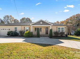 492 14th Ave NE, Hickory, NC 28601