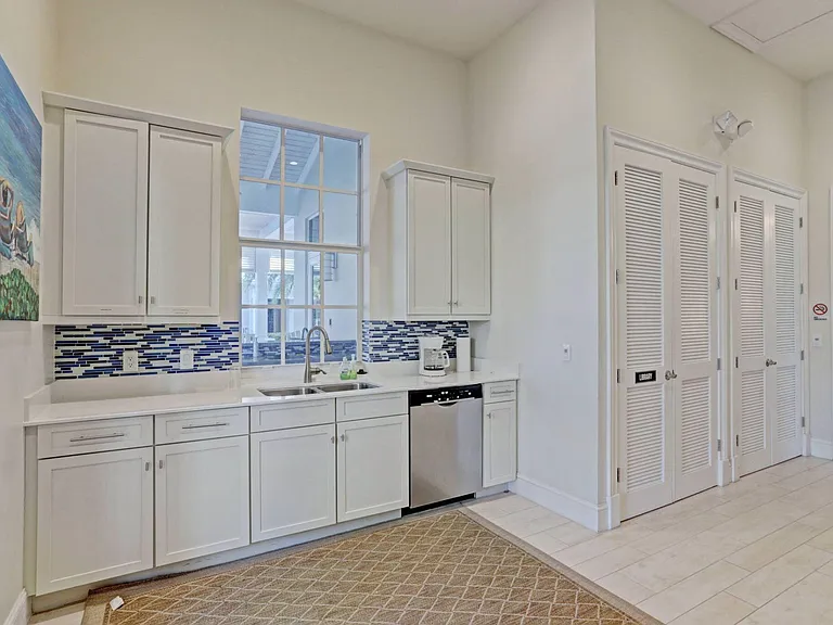 444 Bay Colony Dr N — Photo 24