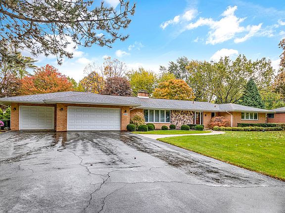 2nd image of 2323 S Circle Dr