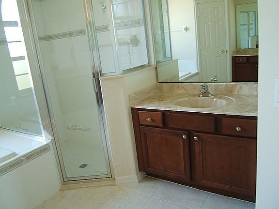 4th image of 2494 Holly Berry Cir