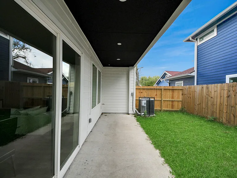 505 Middle St — Photo 37