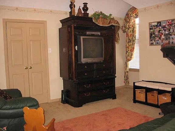 3rd image of 3228 Peppertree Pl