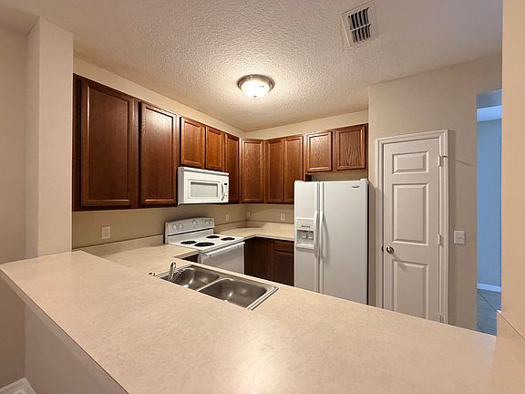 3rd image of 10325 Regent Square Dr #605