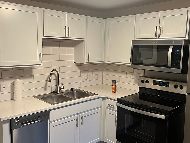 825 Tappan — Photo 2