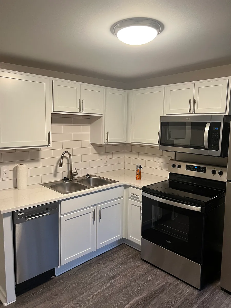 Building Photo - 825 Tappan
