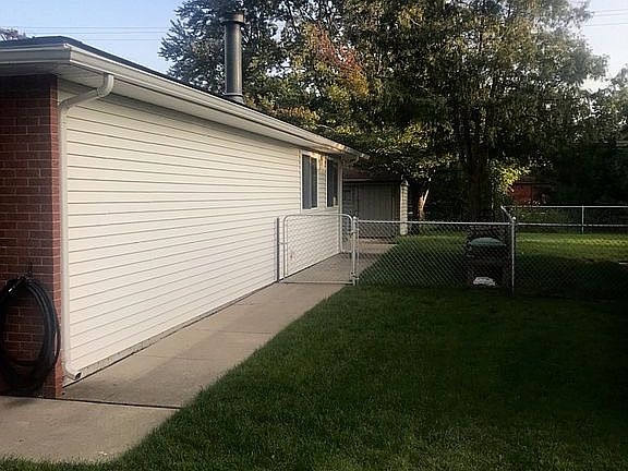 4th image of 41743 Montroy Dr