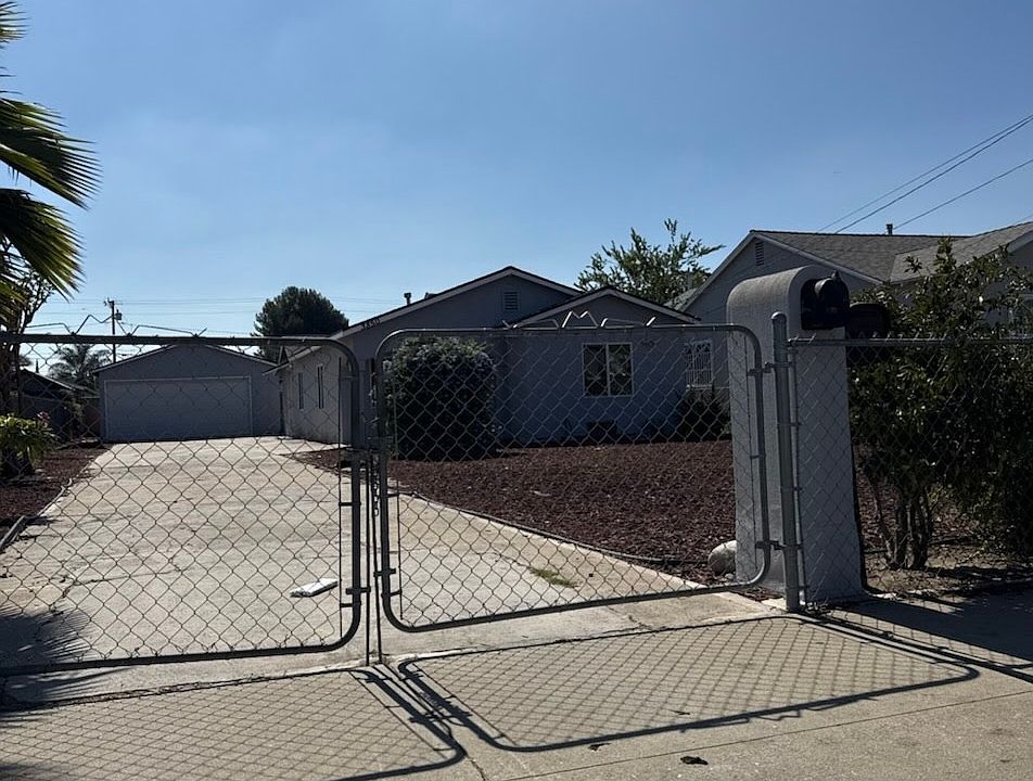 2nd image of 3850 Vineland Ave