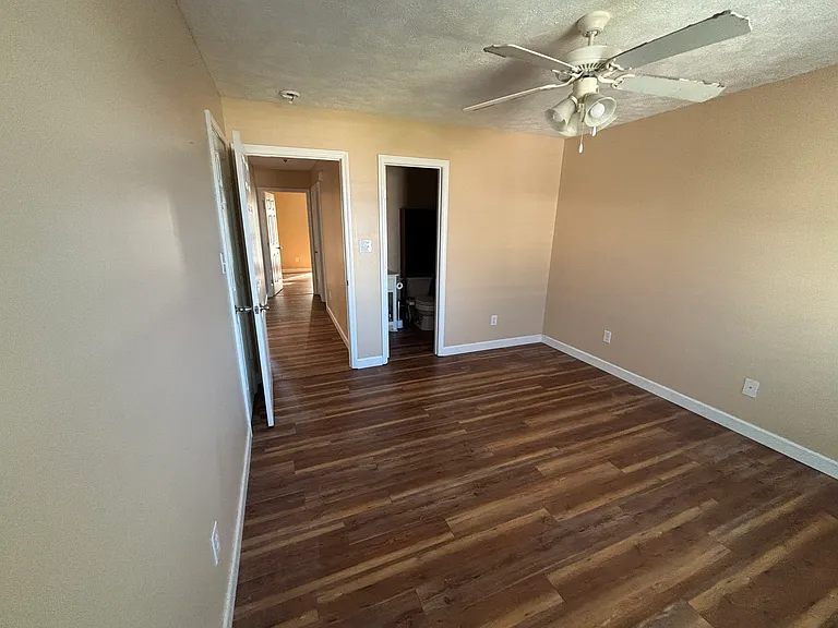 587 Mitchell St — Photo 17