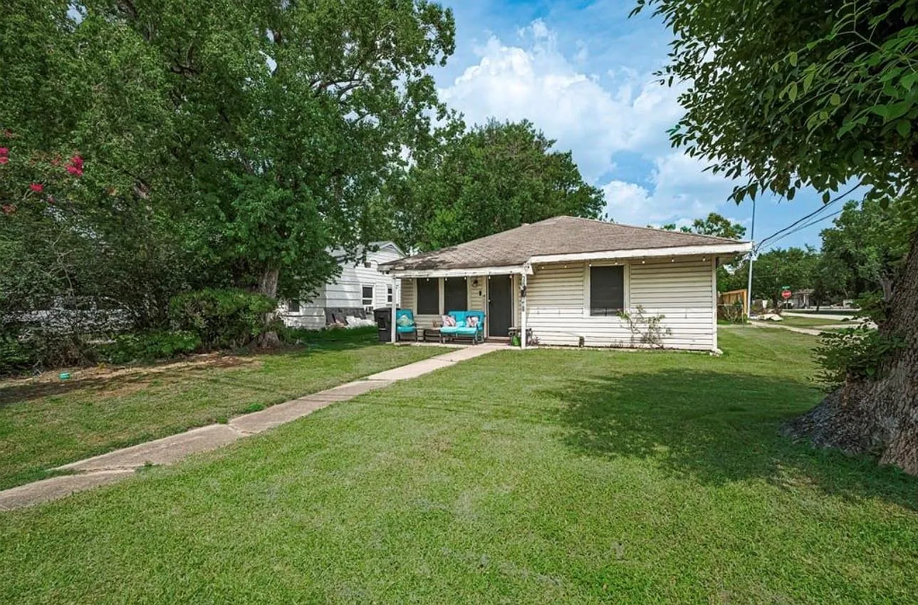 3 bed, 2.0 bath, 976 sqft, $1,800 — Photo 1