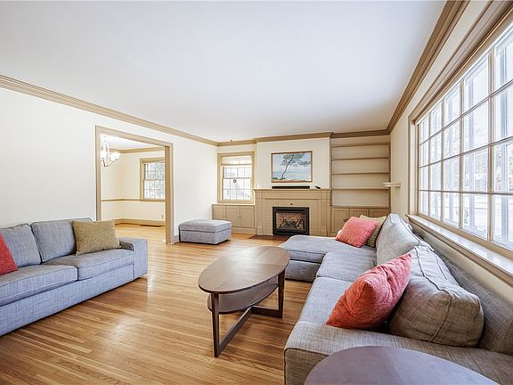 5th image of 85 Stonybrook Dr