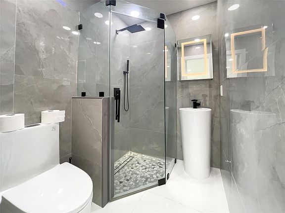 3rd image of 4239 SW 61st Avenue