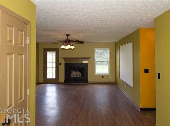 4th image of 3102 Old Oak Dr